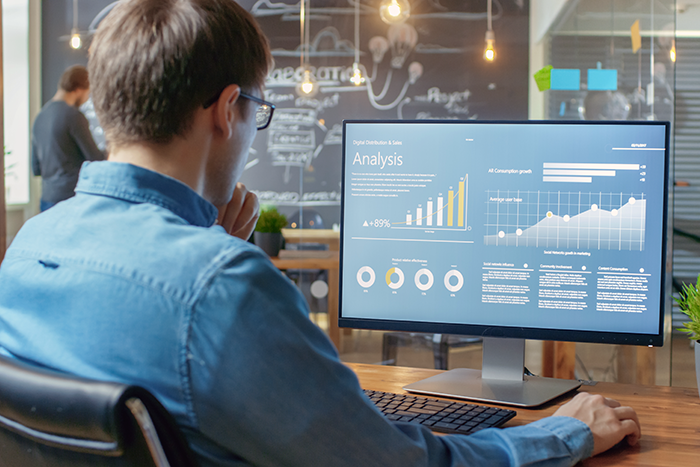 Data Analytics & Visualization Data Analytics & Visualization